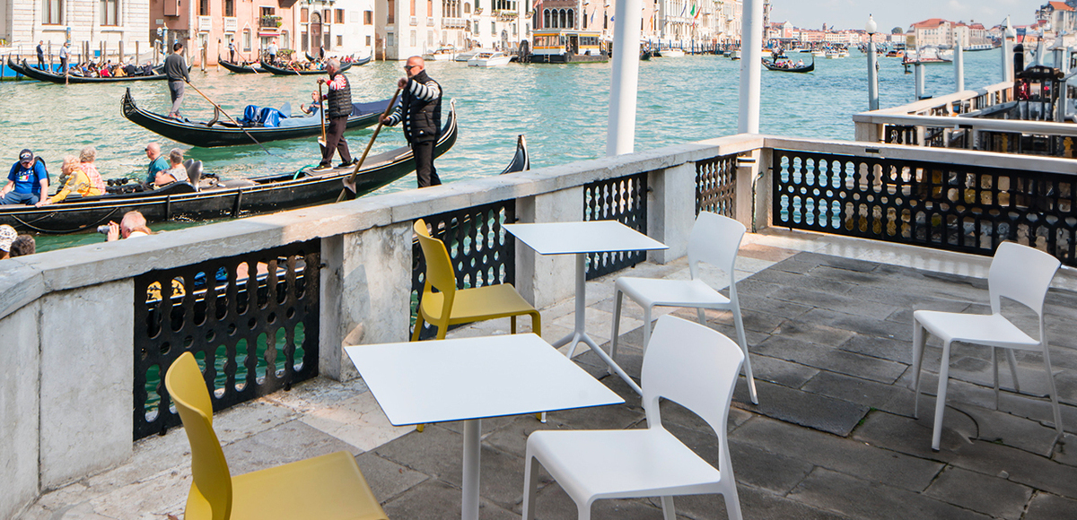 Juno 02 Italian design chair by Arper, designer James Irvine
