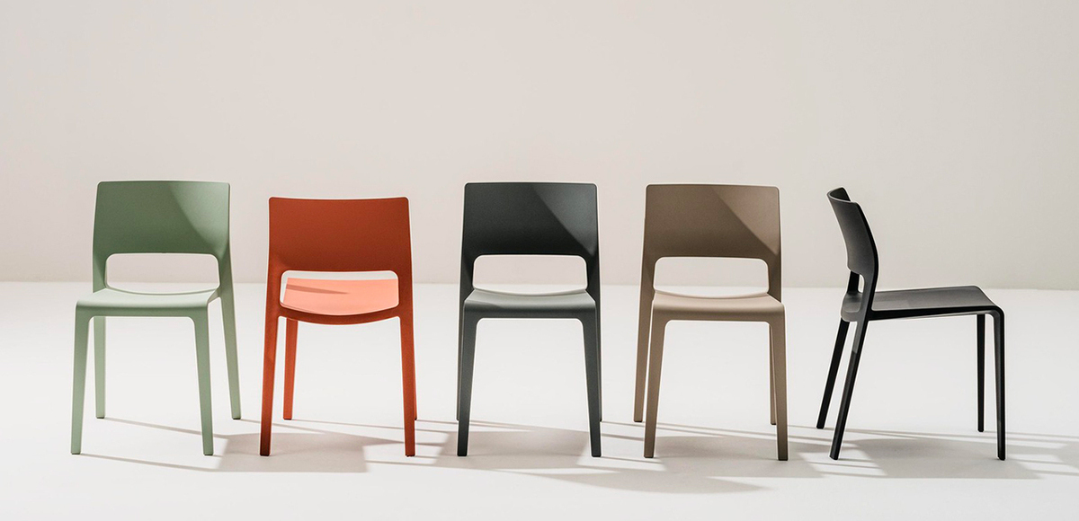 Juno 02 Italian design chair by Arper, designer James Irvine