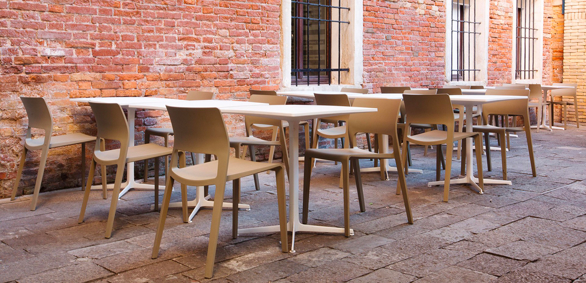 Juno 02 Italian design chair by Arper, designer James Irvine